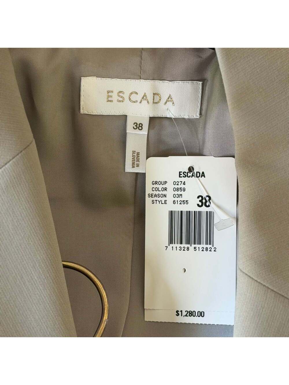 Escada - Picture 8 of 9